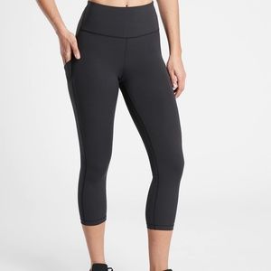 Athleta black crop leggings with pocket size small